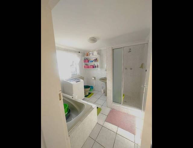2 BEDROOM PROPERTY TO RENT IN GOODWOOD CENTRAL